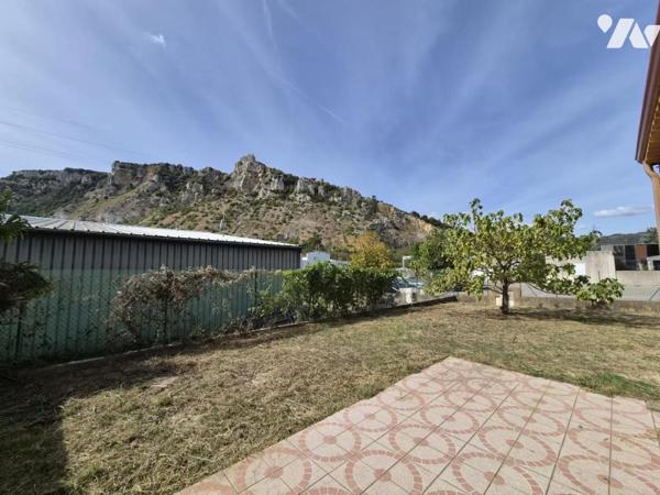 Local commercial avec terrain attenant 