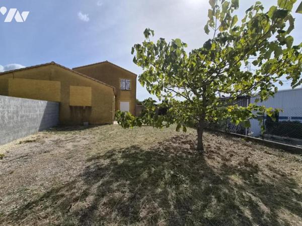 Local commercial avec terrain attenant 