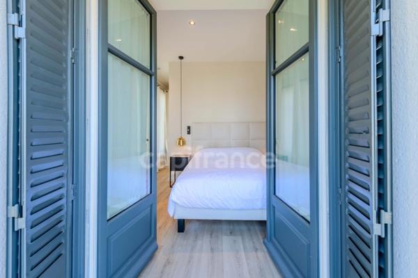 Une propriété de caractère, discrète et élégante, où le charme de la Belle Époque rencontre le confort d’une rénovation récente