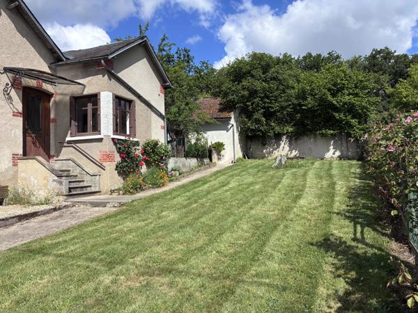 Jolie petite maison de village, à quelques pas des commodités du village