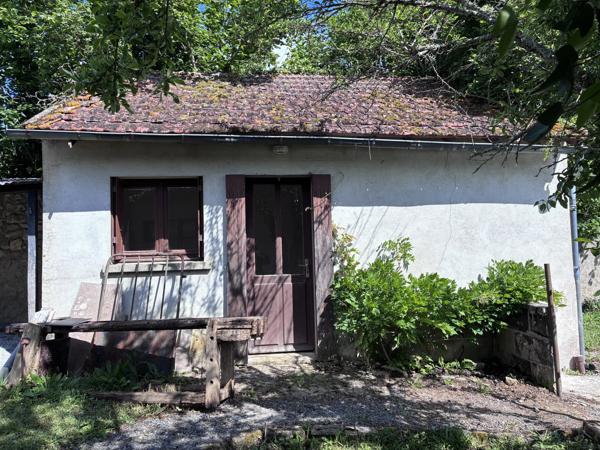 Jolie petite maison de village, à quelques pas des commodités du village