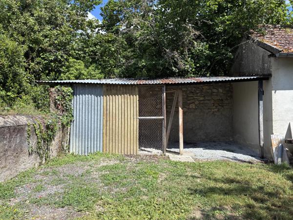 Jolie petite maison de village, à quelques pas des commodités du village