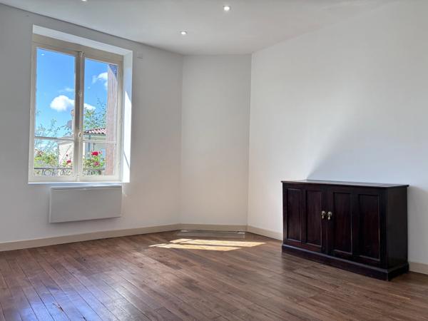 Jolie petite maison de village, à quelques pas des commodités du village