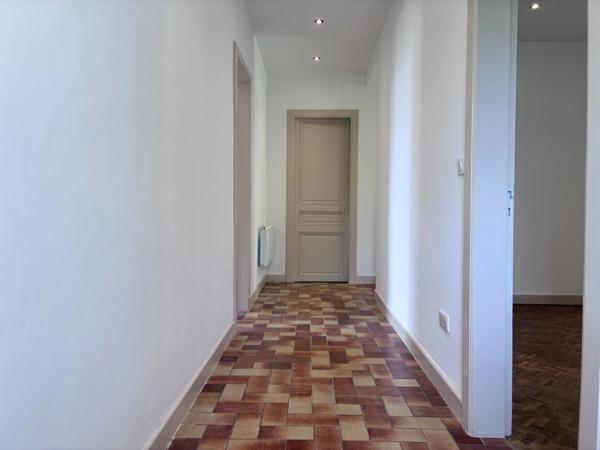 Jolie petite maison de village, à quelques pas des commodités du village