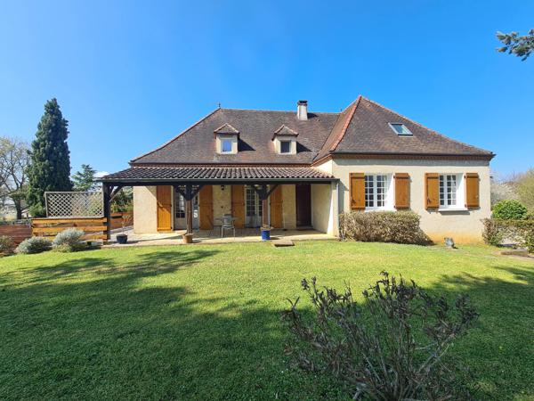 Spacieuse Maison de 5 Chambres avec Piscine et Jardin