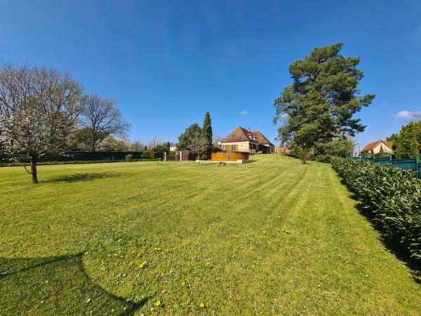 Spacieuse Maison de 5 Chambres avec Piscine et Jardin