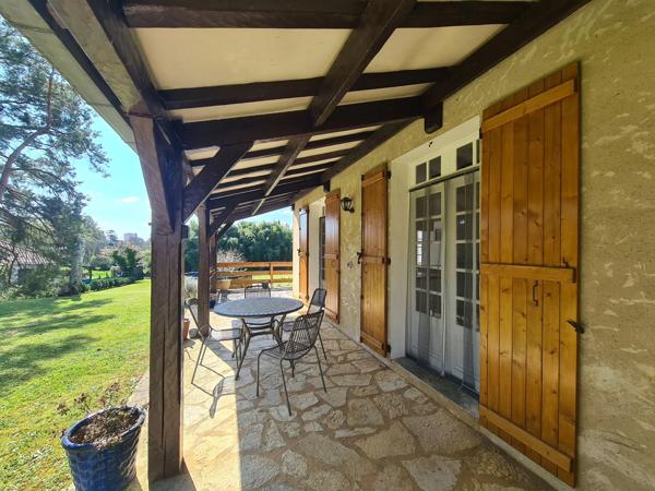 Spacieuse Maison de 5 Chambres avec Piscine et Jardin