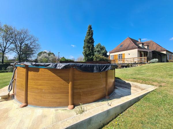 Spacieuse Maison de 5 Chambres avec Piscine et Jardin