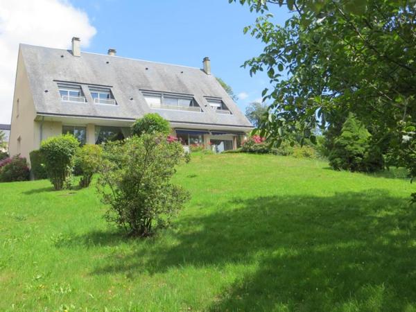 VIRE NORMANDIE, UNE MAISON CONTEMPORAINE spacieuse et lumineuse