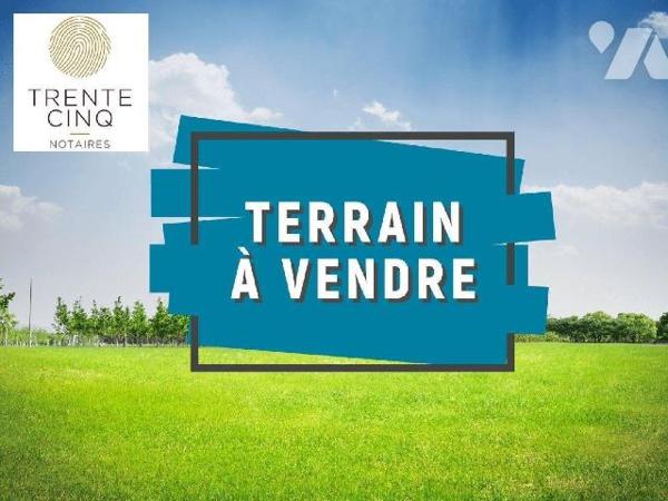 Dans un charmant lotissement intimiste de 4 lots, découvrez ce magnifique terrain arboré situé ...