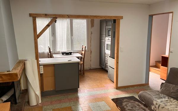 Maison à vendre    5 pièces •  Montreuil-aux-Lions