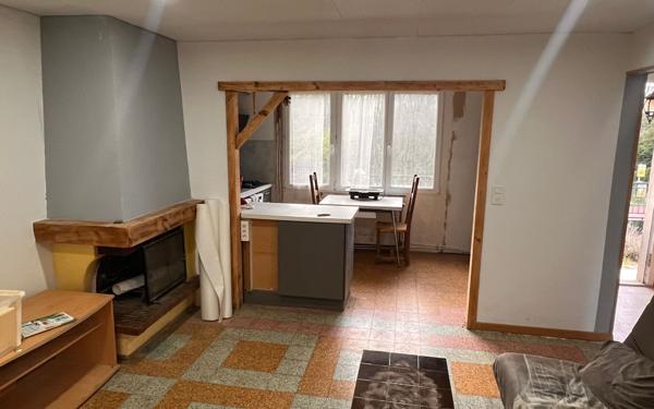 Maison à vendre    5 pièces •  Montreuil-aux-Lions