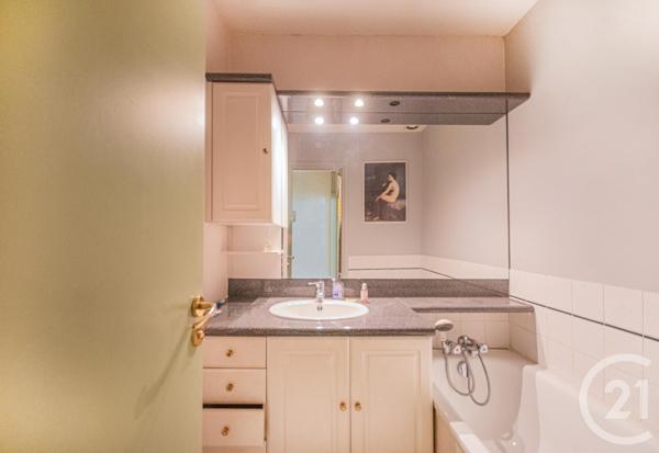 Appartement F4 à vendre  4 pièces - 73,25 m 2   PARIS  - 75010