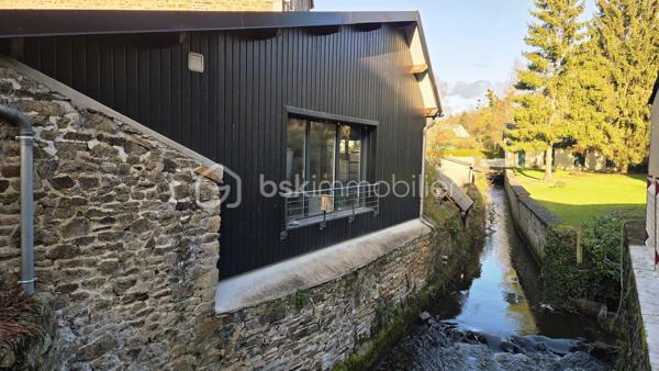 À Fougères, dans un cadre paisible et recherché au bord de l’eau et à proximité de la voie verte, découvrez cet ensemble rare, composé de deux logements distincts, situés en rez-de-chaussée.

🔹 Un studio meublé
Fonctionnel et en très bon état, il est vendu entièrement meublé. Idéal pour un investissement locatif, un pied-à-terre ou une activité indépendante.
🔹 Une maison de plain-pied
Elle se compose de deux chambres, d’une agréable pièce de vie et bénéficie d’une terrasse avec vue sur l’eau, offrant un cadre de vie calme.
Le tout peut être réuni en un seul lot.

Ce bien offre de nombreuses possibilités : résidence principale, projet mixte habitation + location, ou investissement locatif.

📞 Pour plus d’informations ou pour organiser une visite, contactez-moi.