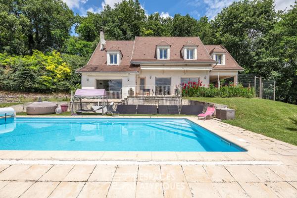 Maison d’architecte des années 80 au coeur d’un parc de 2,8 hectares