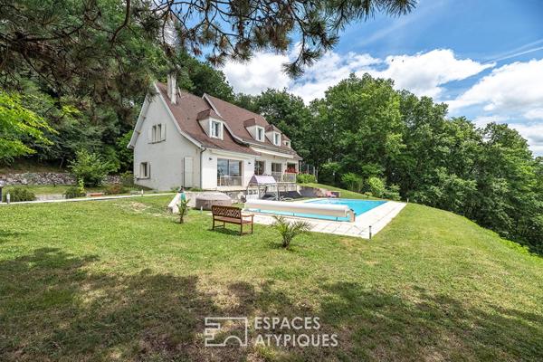 Maison d’architecte des années 80 au coeur d’un parc de 2,8 hectares