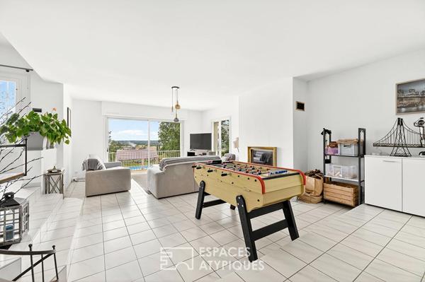 Maison d’architecte des années 80 au coeur d’un parc de 2,8 hectares