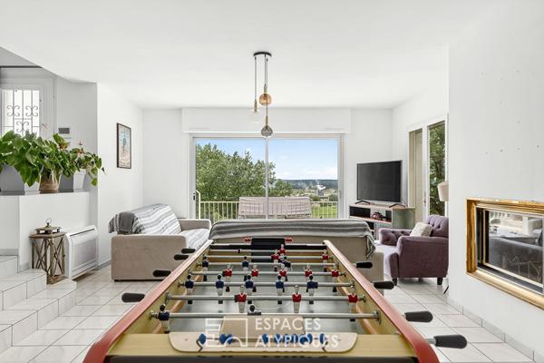 Maison d’architecte des années 80 au coeur d’un parc de 2,8 hectares