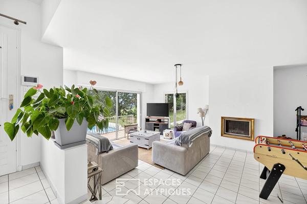 Maison d’architecte des années 80 au coeur d’un parc de 2,8 hectares