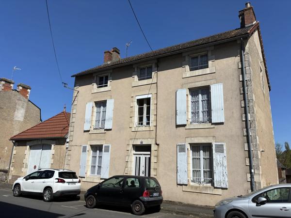 Grande maison de ville / opportunité d'investissement !