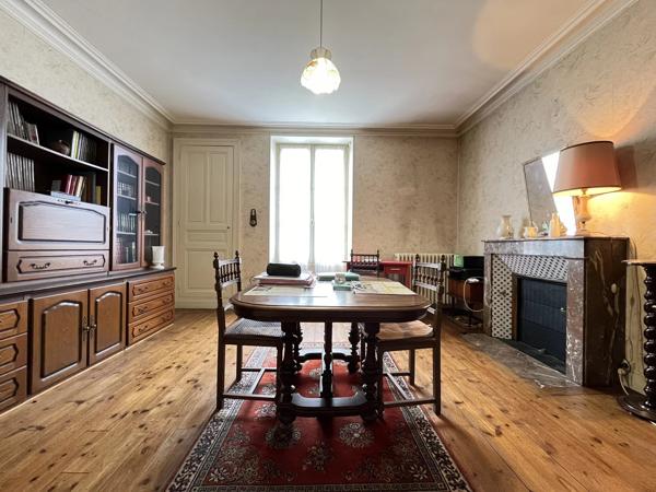 Grande maison de ville / opportunité d'investissement !