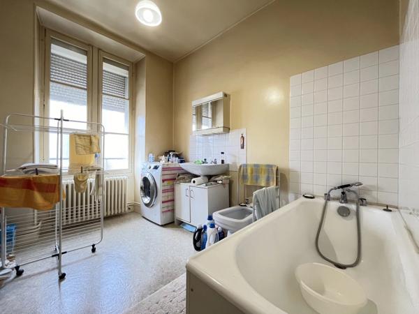 Grande maison de ville / opportunité d'investissement !