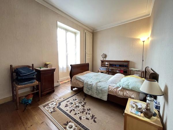 Grande maison de ville / opportunité d'investissement !