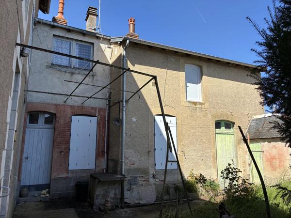 Grande maison de ville / opportunité d'investissement !