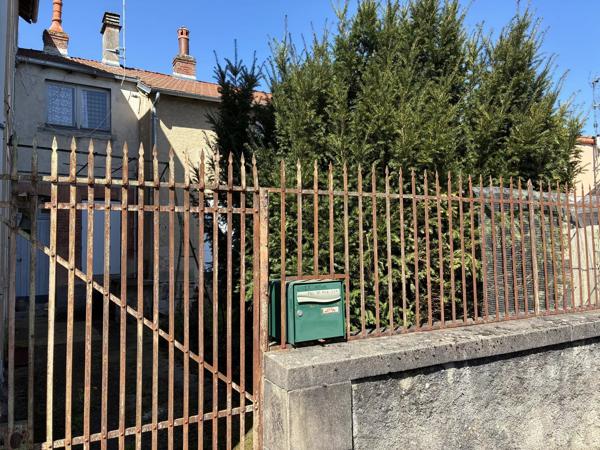 Grande maison de ville / opportunité d'investissement !