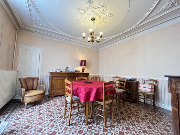 Grande maison de ville / opportunité d'investissement !