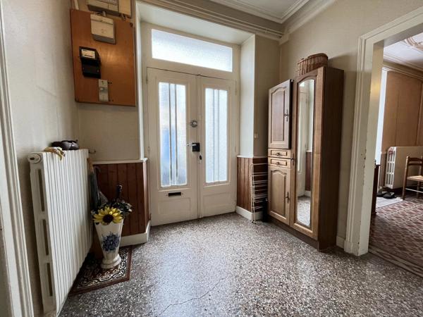 Grande maison de ville / opportunité d'investissement !