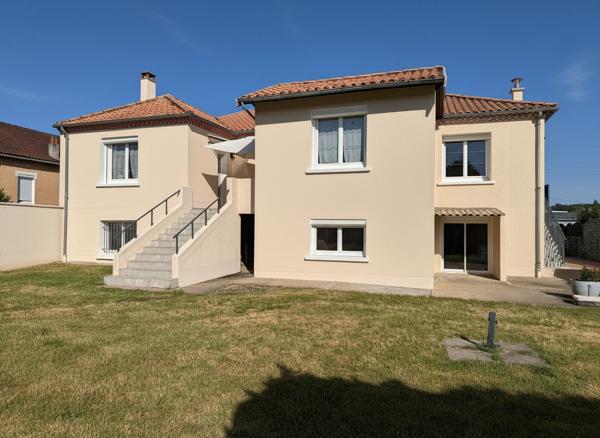 A VENDRE MAISON FAMILLIALE DE 5  CHAMBRES AVEC GRAND TERRAIN AUX PORTES DE PERIGUEUX.