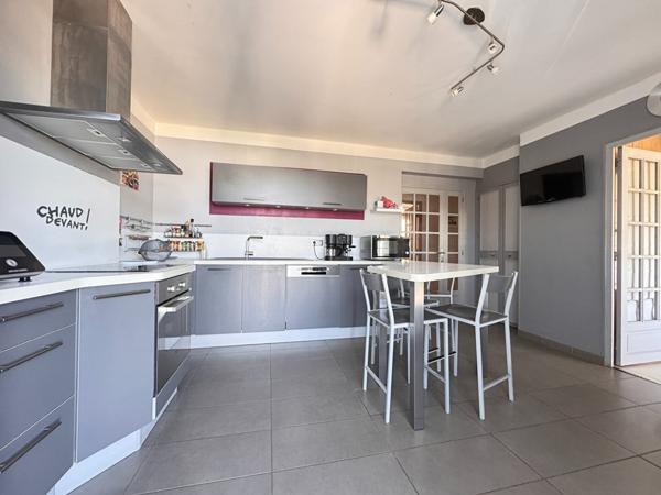 A VENDRE MAISON FAMILLIALE DE 5  CHAMBRES AVEC GRAND TERRAIN AUX PORTES DE PERIGUEUX.