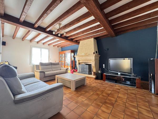 A VENDRE MAISON FAMILLIALE DE 5  CHAMBRES AVEC GRAND TERRAIN AUX PORTES DE PERIGUEUX.