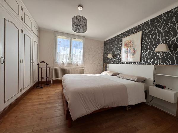 A VENDRE MAISON FAMILLIALE DE 5  CHAMBRES AVEC GRAND TERRAIN AUX PORTES DE PERIGUEUX.