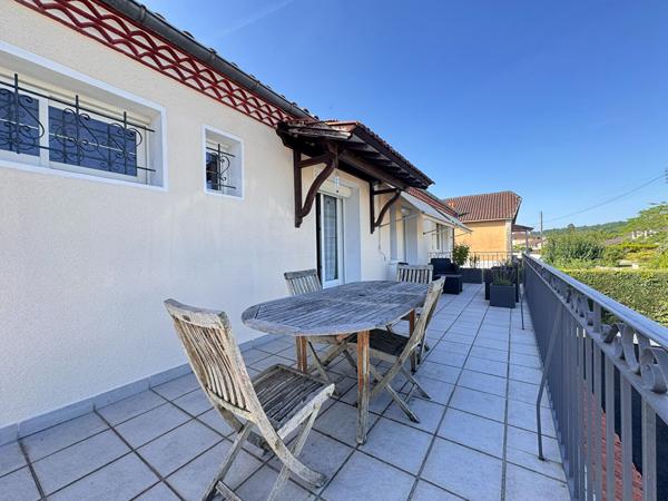 A VENDRE MAISON FAMILLIALE DE 5  CHAMBRES AVEC GRAND TERRAIN AUX PORTES DE PERIGUEUX.