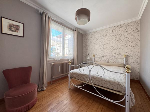 A VENDRE MAISON FAMILLIALE DE 5  CHAMBRES AVEC GRAND TERRAIN AUX PORTES DE PERIGUEUX.