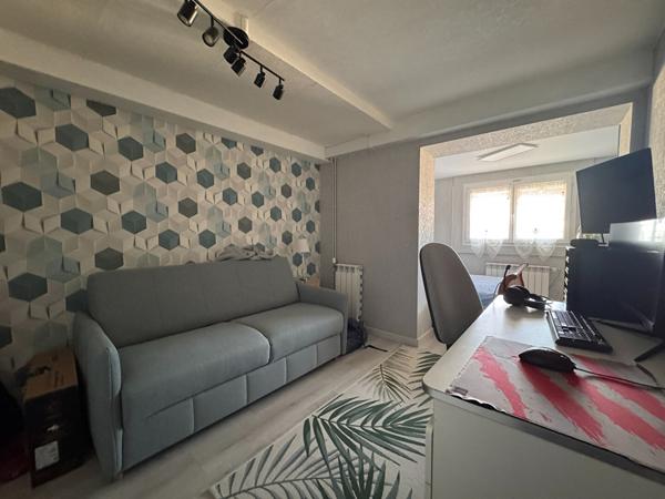 A VENDRE MAISON FAMILLIALE DE 5  CHAMBRES AVEC GRAND TERRAIN AUX PORTES DE PERIGUEUX.