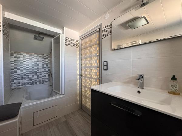 A VENDRE MAISON FAMILLIALE DE 5  CHAMBRES AVEC GRAND TERRAIN AUX PORTES DE PERIGUEUX.