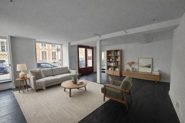 Local commercial , vitrines d'angle en centre ville