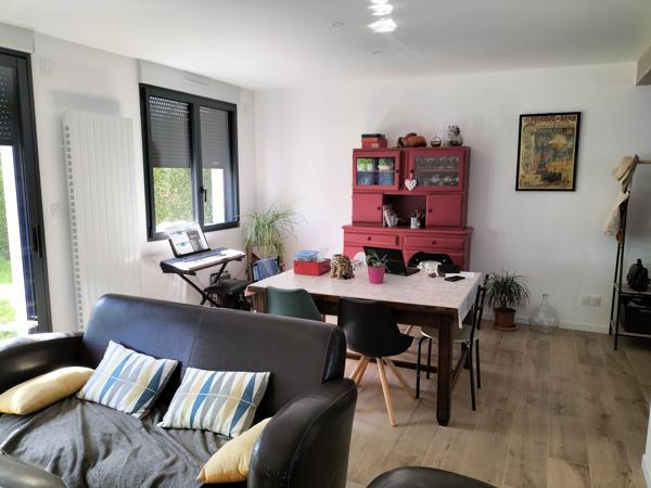 Maison
                                                                                                                                                                                                                                                                                                                        5 pièce(s)                                                                                                                                                                                                          3 chambre(s)                                                                                                                                                                                                          105  m²