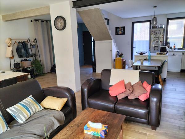 Maison
                                                                                                                                                                                                                                                                                                                        5 pièce(s)                                                                                                                                                                                                          3 chambre(s)                                                                                                                                                                                                          105  m²