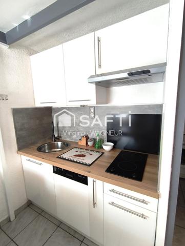 Studio mezzanine climatisé avec emplacement véhicule.