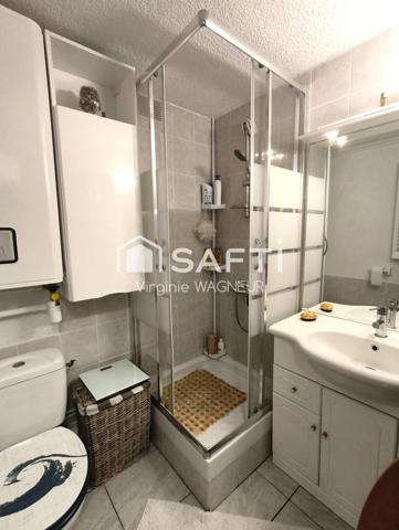 Studio mezzanine climatisé avec emplacement véhicule.