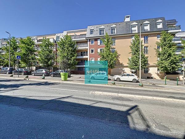 Bel appartement 3 Pièces Exposé Sud - Résidence de Standing. Balcon et place de parking en sous-sol. Quartier Jean Monnet.