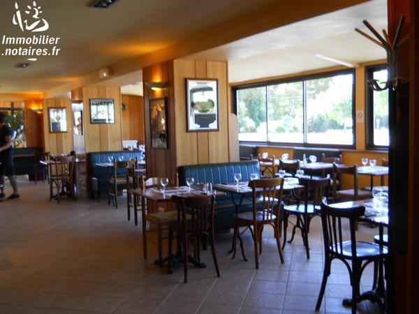 Murs et Fonds de Commerce   BAR HOTEL RESTAURANT proche sortie et entrée autoroute avec