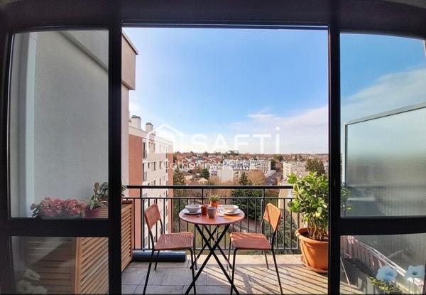 Dernier étage avec balcon, RER E à 5 min et Ligne 15 à venir