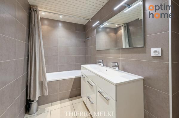 Appartement T3/4 98 m2 - Profession Libérale ou Résidence Principale - Carré d'Or Marseille 8ième