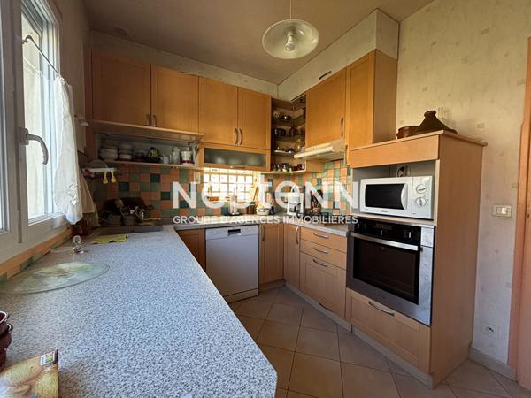 Titre : Nestenn Igny - Maison familiale 139m² - 5 chambres, secteur de Gommonvilliers - proche commerces Place de la Ferme, des écoles J. Ferry, J. Curie et collège E. Zola et établissement Saint Nicolas - 3 mins à pied ligne V - Axes routiers A6/N118/A