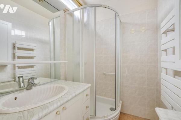 Appartement au dernier étage avec terrasse et balcons